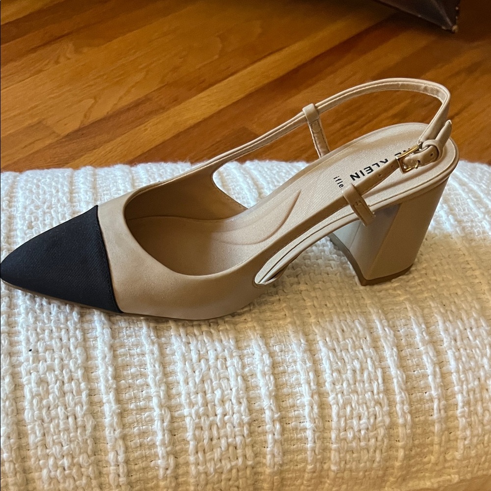 NWOT Anne Klein iFlex Beige and Black Slingback Heels